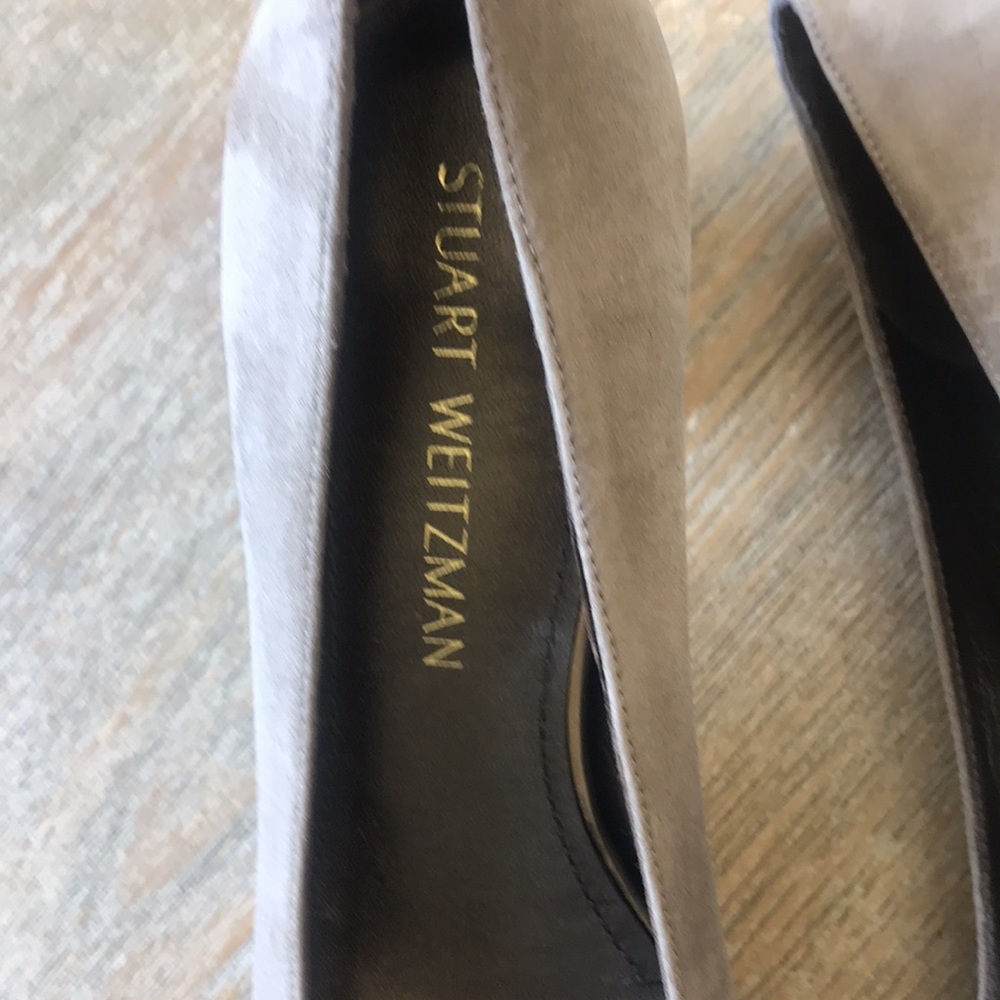 Stuart Weitzman Taupe Suede Pumps - Size 8M - Picture 2 of 6